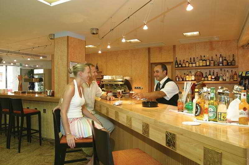 Invisa Hotel La Cala (Adults Only) Santa Eularia des Riu Restoran gambar
