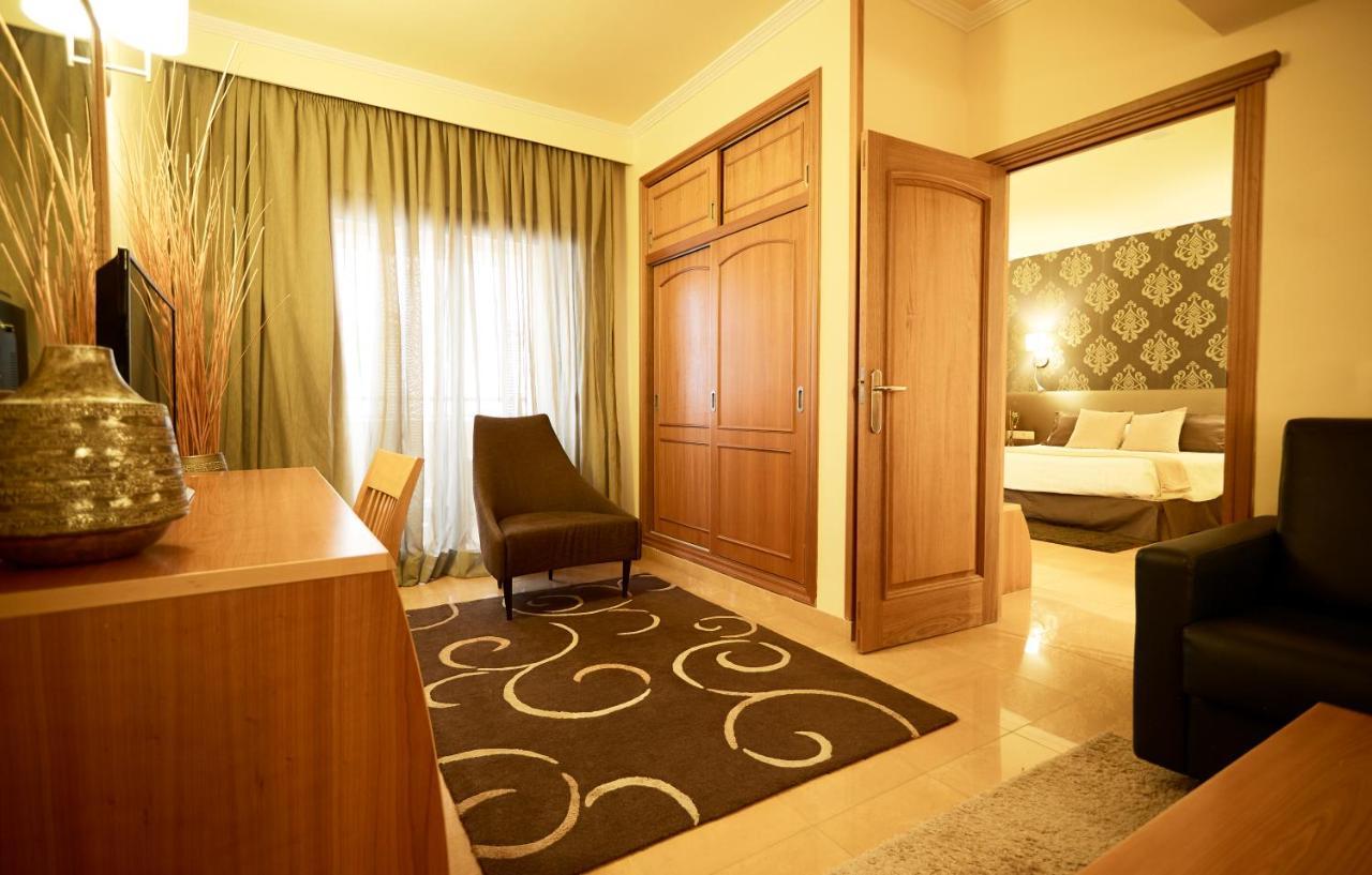 Invisa Hotel La Cala (Adults Only) Santa Eularia des Riu Luaran gambar